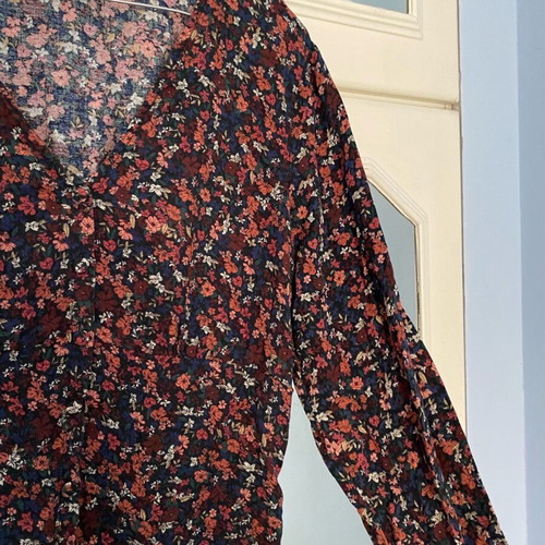 Floral shirt top Pull & Bear like new, size L, red multicolor