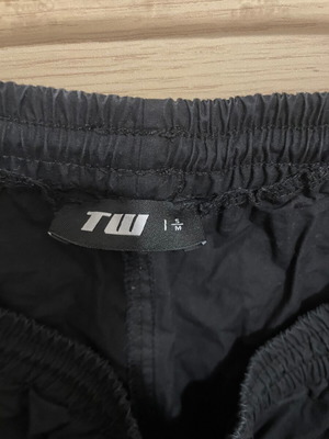 Women's fabric black pants with pockets worn once