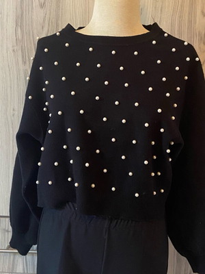 Zara crop top used with pearls front black