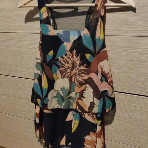Sleeveless blouse like new, colorful, size L