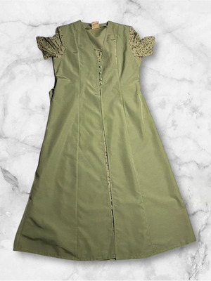 Vintage sage green dress size 40 with floral insert buttons puff sleeves midi