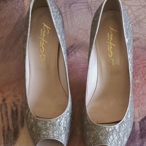 Leather peep toe pumps silver like new, size 40