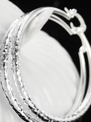 Silver 925 hoop earrings like new, silver color