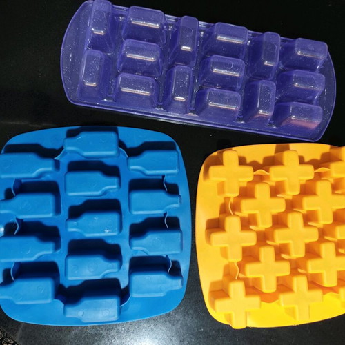 Plastic ice cube trays like new, 2 with designs