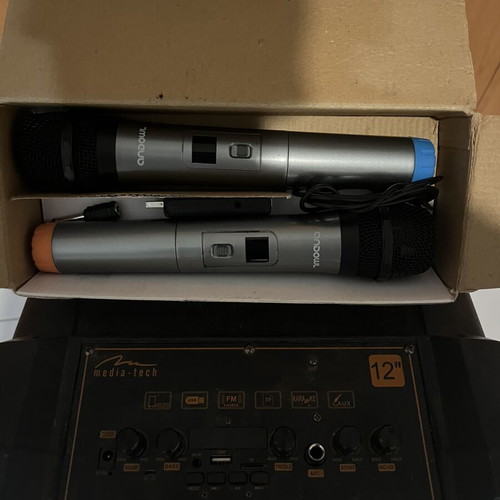 Media-Tech 12” speaker with 2 wireless MCO microphones and stand, new