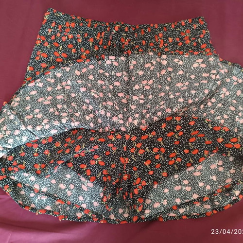 Skort with polka dots, red flowers and gold details, new, size S