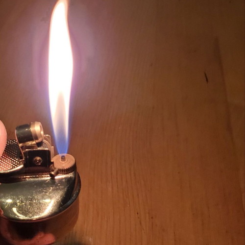 Metal vintage lighter like new with classic design and strong flame