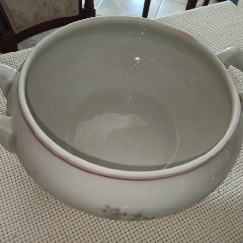 Porcelain soup tureen and sauce boat set very good condition, vintage
