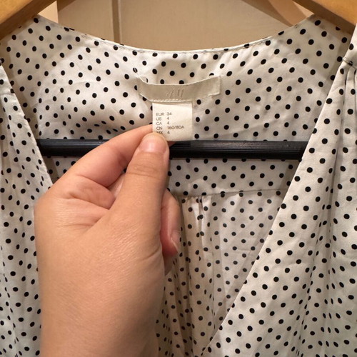 Polka dot short-sleeve shirt H&M medium like new with v-neck