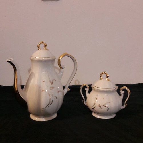 Vintage porcelain teapot and sugar bowl set like new