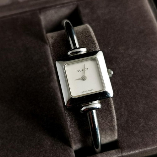 Gucci wristwatch new women's silver with box