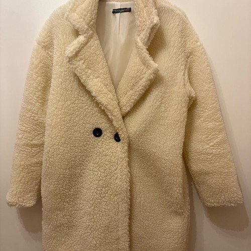 Teddy coat ecru like new, medium height, lightweight