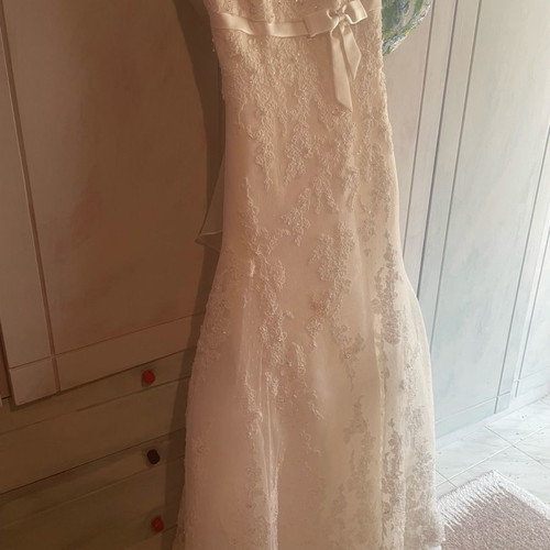 Pronovias wedding dress used, mermaid style, white, size Small/Medium