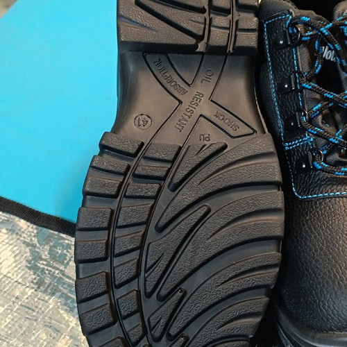 Delivery shoes size 41 new, black