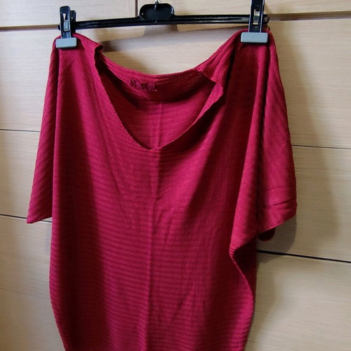 Blouse for spring and autumn with batwing sleeve, V-neck, burgundy, like new