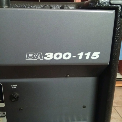 Ampeg BA-300/115 bass combo amplifier like new