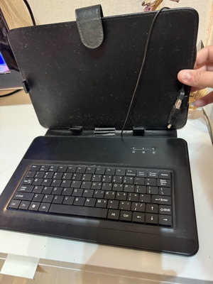 Tablet case with keyboard like new