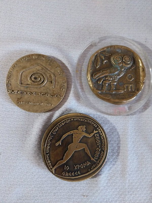 Three bronze paperweights like new