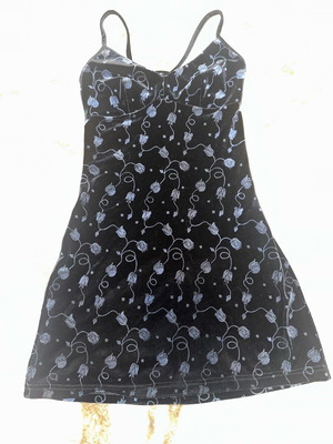 Φόρεμα βελούδινο με λουλουδάκια σαν καινούργιο, μαύρο και μπλε, μέγεθος S