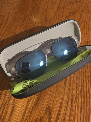 LAK Unisex Clip On Sunglasses used with case