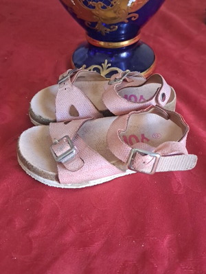 Σανδάλια κοριτσίστικα μεταχειρισμένα, μέγεθος 25, μπεζ ροζ