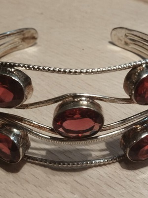 Handmade adjustable bracelet from India, like new, red and silver