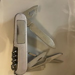 Multitool used with many attachments and tight opening