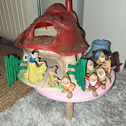 Disney Snow White and the Seven Dwarfs children's miniatures like new with house