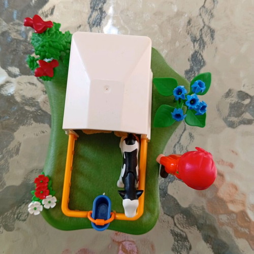 Playmobil Small Farm with Calf 5124 like new, complete set without box