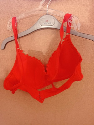 Red bra like new with 80B padding