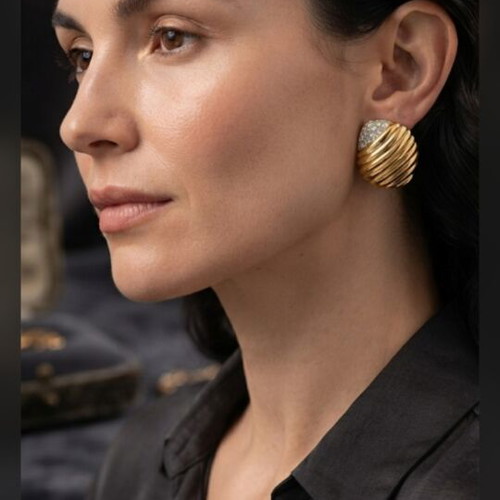 Earrings like new, gold color