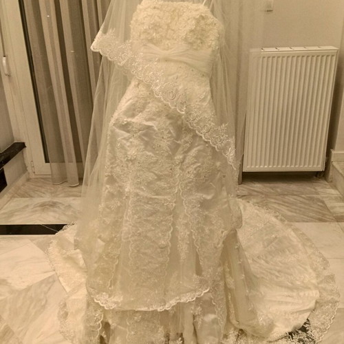 Wedding dress new off white with appliqué lace and veil