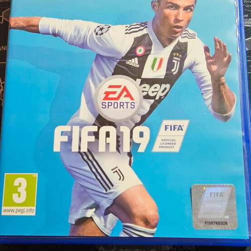 PlayStation 4 FIFA19 used
