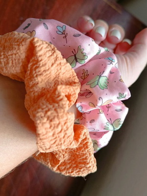 Γυναικεία scrunchie σαν καινούργια, πορτοκαλί και ροζ με πεταλούδες