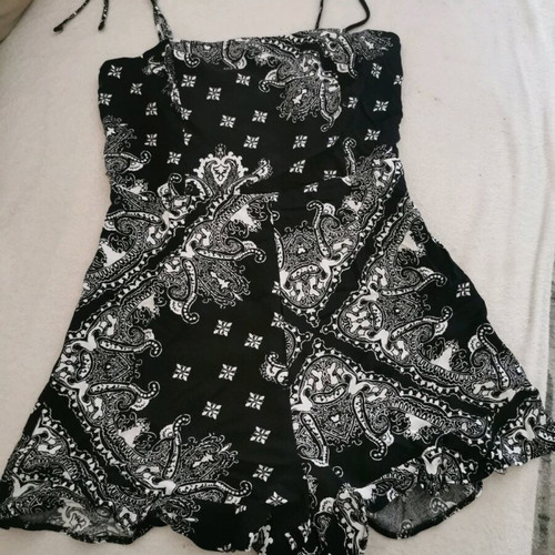 Bershka one-piece shorts M used, black and white