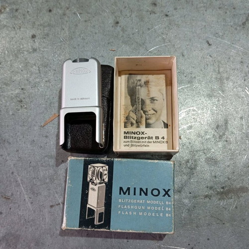 Minox flashgun model B4 σαν καινούργιο