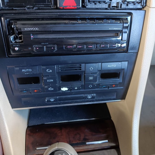 Kenwood KVT-522 1 Din DVD Bluetooth with 7-Inch Screen like new