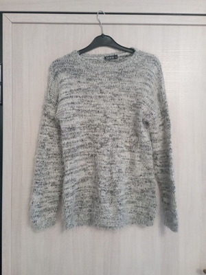 Fuzzy sweater like new, gray, size XS