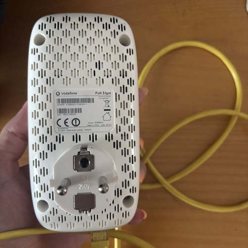 Vodafone Wifi Extender like new with cable 250V