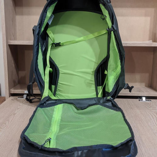 Osprey Farpoint 40L Hiking and Travel Backpack new, black