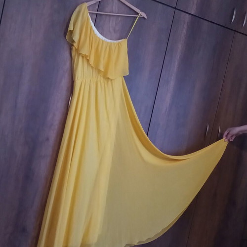 BSB Maxi Dress yellow, like new, one shoulder with ruffles