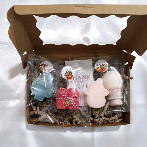 Festive Glitter Wax Melts Set new with kurabies and gingerbread scent