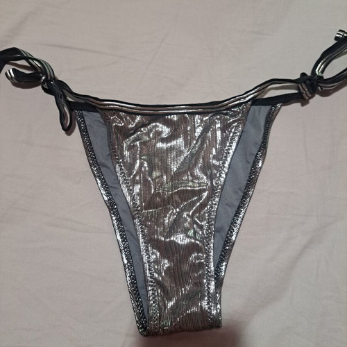 Bikini lamé with built-in padding, like new, size S/M, silver