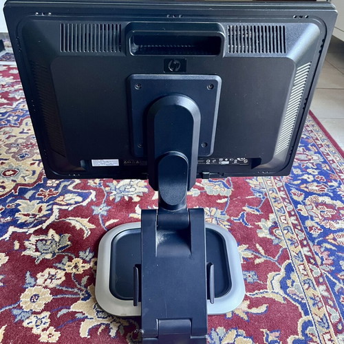 HP LE1901w monitor with stand used