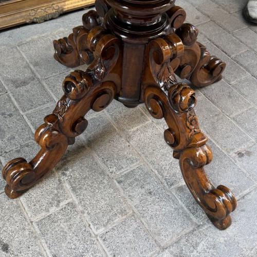 Oval Antique Table like new with carved wooden leg 115x70x80 cm