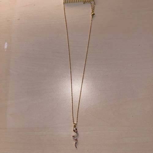 Julia Bergovich necklace new, gold
