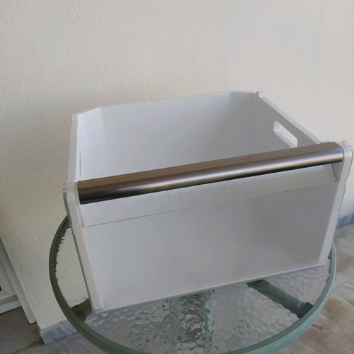 Simence KG39NAOO freezer drawer like new with shelves