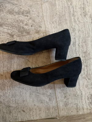 Kalogirou suede pumps, size 37, black
