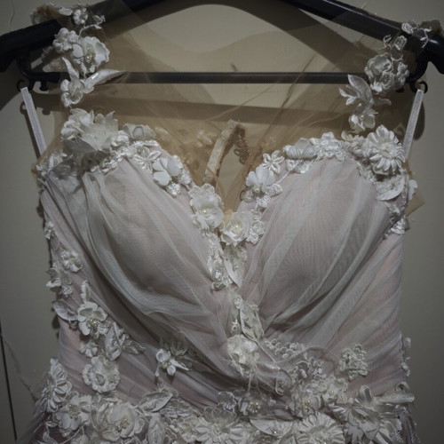 Wedding dress like new, size M, white with lace details