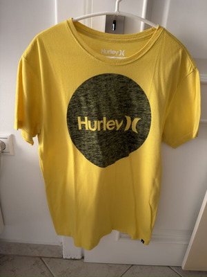 Hurley T-shirt medium used, yellow